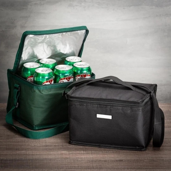 Bolsa Térmica 8 Litros – Brinde para Empresas  Brinde – Bolsa térmica 8 litros em nylon com bolso traseiro externo de malha.